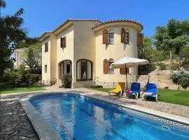 Villa mediterránea con piscina, jardín privado y 3 hab., cerca de la playa en la Costa Brava - ES-209-56