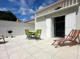 Maison de Vacances Confortable, Animaux Acceptés, Parking, WiFi - FR-1-705-21