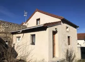 Gîte cosy avec spa, grand jardin, proche de la rivière Sioule - idéal pour famille et relaxation - FR-1-489-342