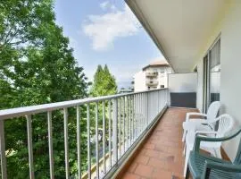 Spacieux appartement refait à neuf avec balcon et garage, proche centre-ville - FR-1-498-108