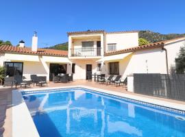 Pau에 위치한 호텔 Villa Familiar con Piscina Privada, Costa Brava - ES-366-10