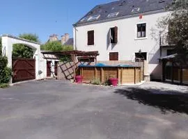 Maison familiale avec piscine privée à Saint-Gaultier - FR-1-591-752