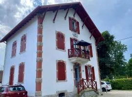 Cambo-les-Bains : Appartement 2 Pièces avec WiFi et Parking - FR-1-495-153