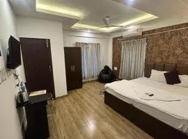 FabHotel 85 The Seven Wonders - Near CNCI hospital biswbangla gate