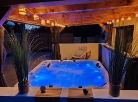 Gîte Prestige Spa Privatif & Cave Vitrée, hôtel à Cléguer