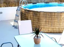 IKARUS apartment with courtyard & pool in Chania