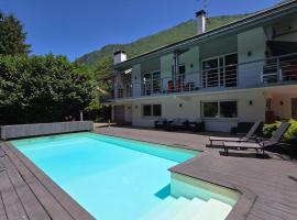 Piscine & Parking Privé - 2 min du Lac d'Annecy, hotel v destinaci Doussard