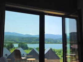 Lake Chwil widok na zalew i g&oacute;ry, resort em Sosn&oacute;wka