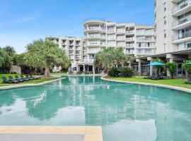 Rooftop Apartment - Heated Pool & Beach access, hotell sihtkohas Marcoola