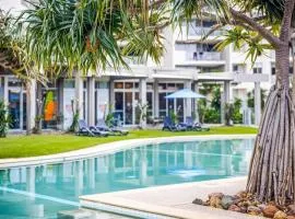 Rooftop Apartment - Heated Pool & Beach access