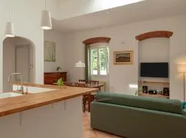 ELEGANTE APPARTAMENTO A POCHI PASSI DAL MARE E DAL CENTRo