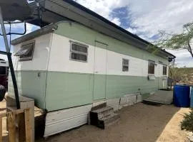 Rustic Caravan on an Amazing Joshua Tree Retreat Site, Perfect for Stargazing and a Peaceful Unique Experience in California