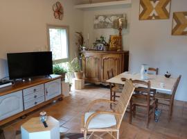 Maison à la campagne, hotel v destinaci Beyssac
