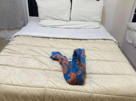 panorama pyramids and jacuzzi, люксовый отель в городе Banī Ghālib