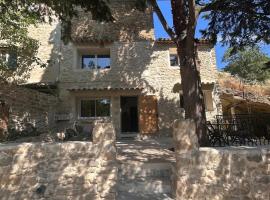 La Maison Du Jas, caba&ntilde;a o casa de campo en Puyvert