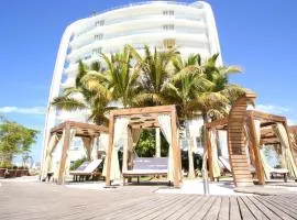 Stunning Marina Condo with Pool Gym and Restaurant