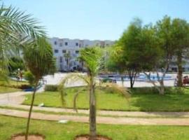 Appartement complexe Arrous Bahr mikki beach vue piscine et jardin, hotel em Tânger