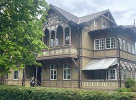 Pas Jūrate Villa Hubertus, hotel v destinácii Juodkrantė
