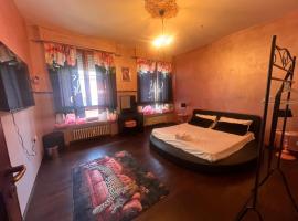 Apartament Jacuzzi, hotel a Parma