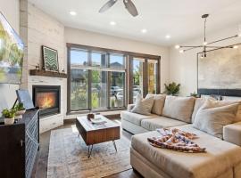 Modern Mountain Escape at Blackstone Walk to the Slopes: Park City şehrinde bir villa