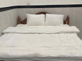 Viesnīca Phnom Sampov Homestay ផ្ទះលំហែភ្នំសំពៅ pilsētā Phumĭ Kdaông Khang Tbong