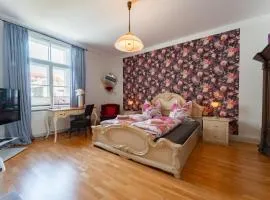 AAB Apartment 80qm mit 2 Schlafzimmern, Self-Check-in mit Wlan und gratis Parkplatz am Haus