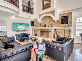 Golden Globe - luxury on the canal with poolspa, Hotel in Cape Coral