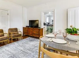 1 Mi to Needham Center Square Pet-Friendly Apt!