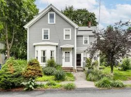 1 Mi to Needham Center Square Pet-Friendly Apt!