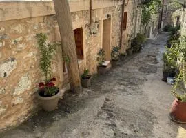 Socros Home, Mesta Chios