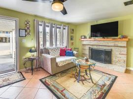 Less Than half Mi to Beach Access and Pier OBX Getaway, hotel in Kill Devil Hills