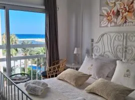 Lazuli Sea View & Pool Studio 303