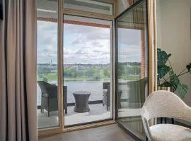 River View Apartment with free parking