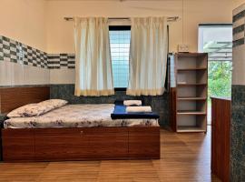 The Nest, cabană din Avas