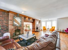 2 Mi to Dtwn Pittsburgh Family-Friendly Townhome!, hotel din Pittsburgh