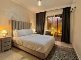 Luxury Marrakech Stay with private Jacuzzi & Terrace - Guèliz