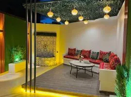 Appartement de Luxe Avec Jacuzzi Privé & Terrasse au Coeur de Marrakech