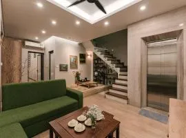Master room -Big balcony-Best location of Old Quarter-Elevator