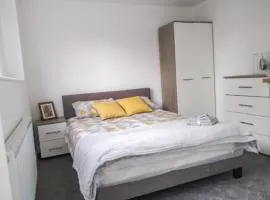 City Vacations Ensuite Rooms & tv