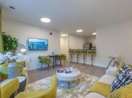 Opulence in Olive 4 bedrooms, 4 baths with 10 beds, Park 2 cars FREE