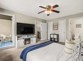 Social Haus Trendy 3BR Townhome in Bridgeland YYC