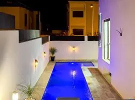 Villa signature - Piscine prive - Spacieuse à Founty