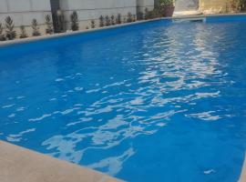 Villa S6 avec piscine, jardin et jacuzzi, hotel v destinaci Gammarth