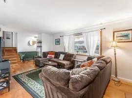 Spacious and Comfy Close to Everything Backyard