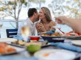 Luxury Couple Escape - Vue Two