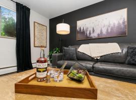 Contemporary condo in the heart of Old Town, hotel v destinaci Fort Collins
