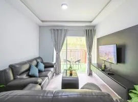 Family-Friendly Retreat 3BR & 3BA Near Attractions Clover Home G23A
