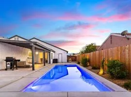 Relaxing Getaway with Pool and Putting Green and BBQ