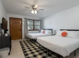 Lumber Jill Lodge 16 Two Queen Room