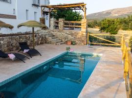 LA CASA DE LA HUERTA Stylish family cottage in Malaga countryside, hotel in Málaga